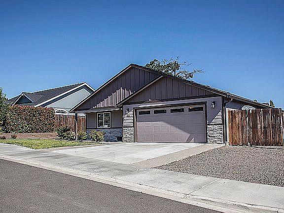 1st image of 938 Sellwood Dr