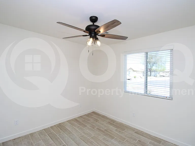 238 N Sycamore St — Photo 15