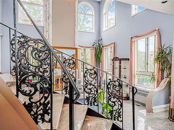 5th image of 38 Bassett Ave #1