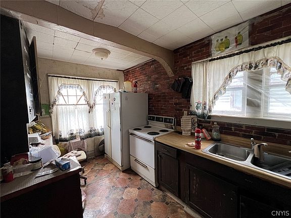 5th image of 619 Seeley Rd