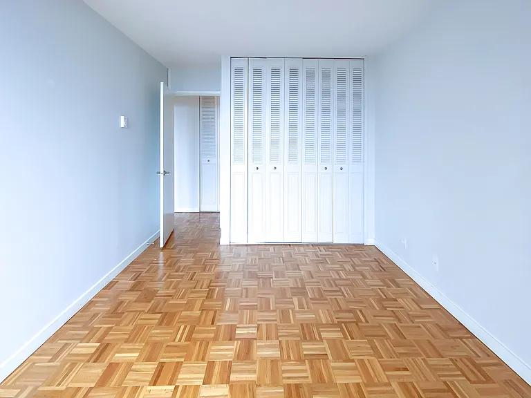 935 Marine Dr — Photo 55