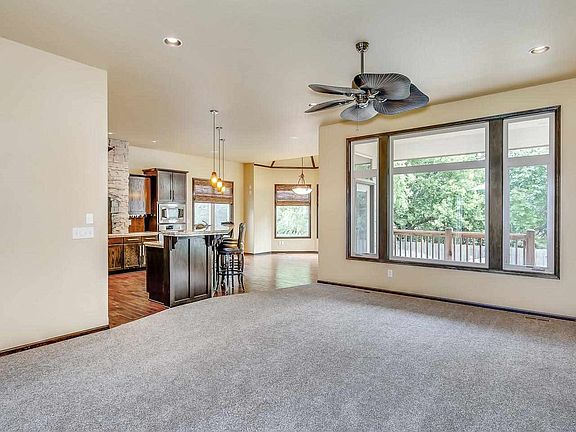 2nd image of 1024 N Beau Jardin Cir
