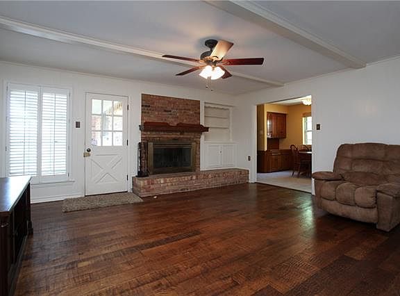 2nd image of 1327 Glen Cove Dr