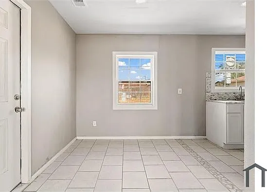 3 bed, 936 sqft, $1,325 — Photo 3