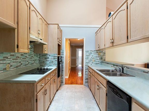 5th image of 3534 Sheffield Ln NE