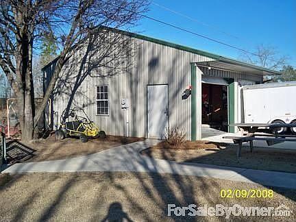 24 x 30 detached garage with full bath : insulated with heat/air, double bay doors & full kitched
