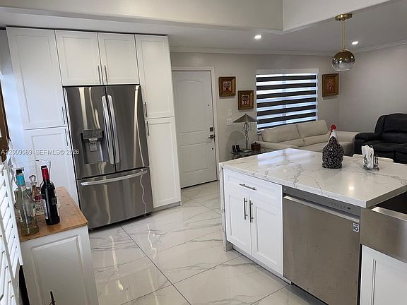 5th image of 31 Normandy Ln #A