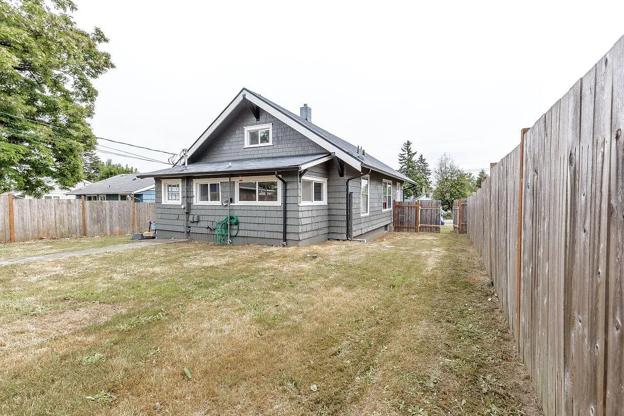 3 bed, 1371 sqft, $2,525 — Photo 4