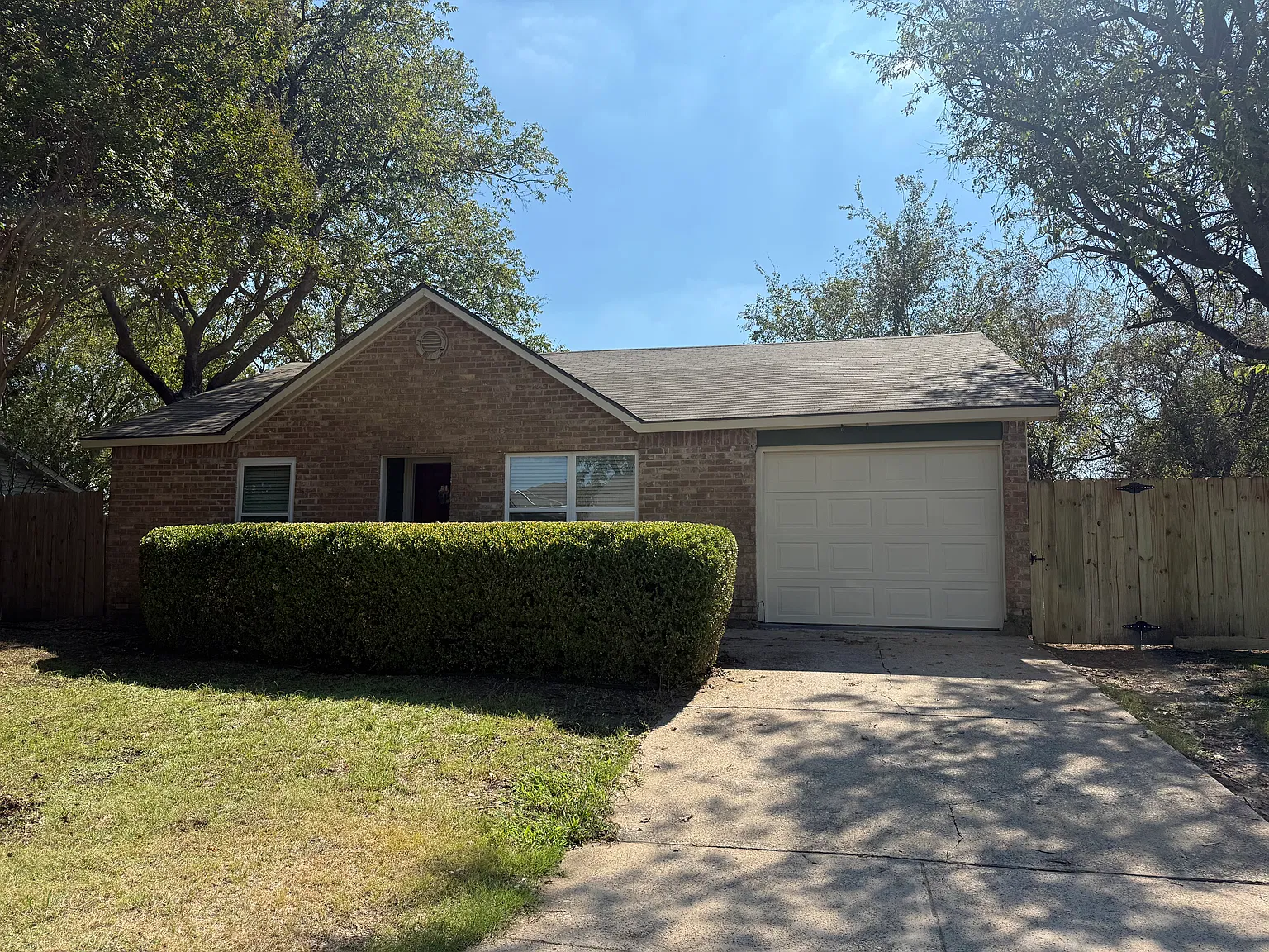 3 bed, 1031 sqft, $1,750 — Photo 1