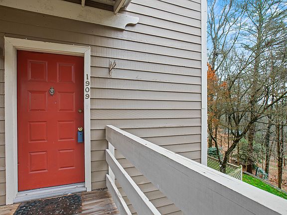 2nd image of 1909 Riverview Dr SE