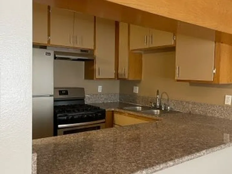 1618 Schrader Blvd — Photo 34