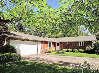 10132 Hickory Rd, Tremont, IL 61568