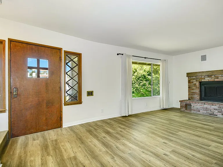 4721 Edgeware Rd — Photo 5
