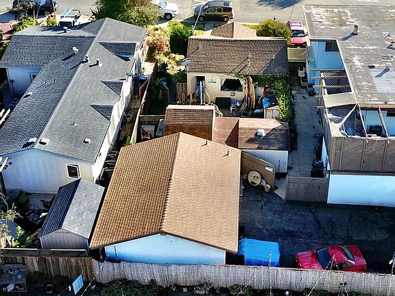 2nd image of 918 Pelton Ave