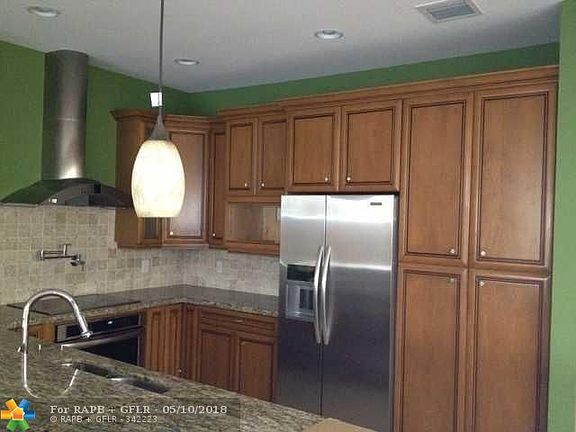 2nd image of 616 SW 8th Ave