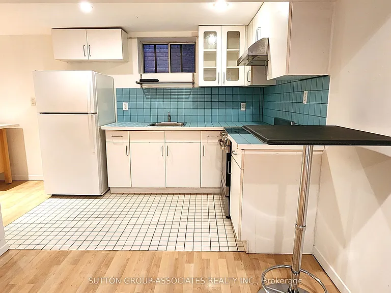 360 Sorauren Ave #BASEMENT — Photo 10