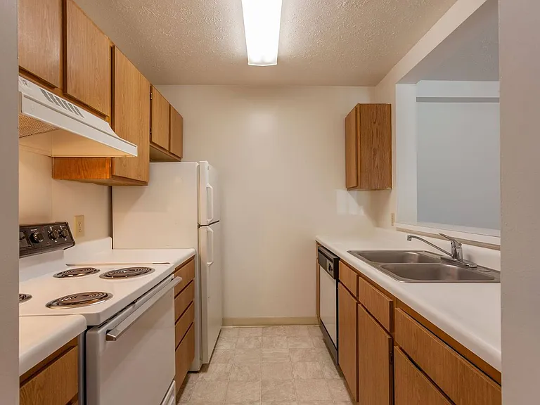 Walnut Manor Apartments — Photo 31