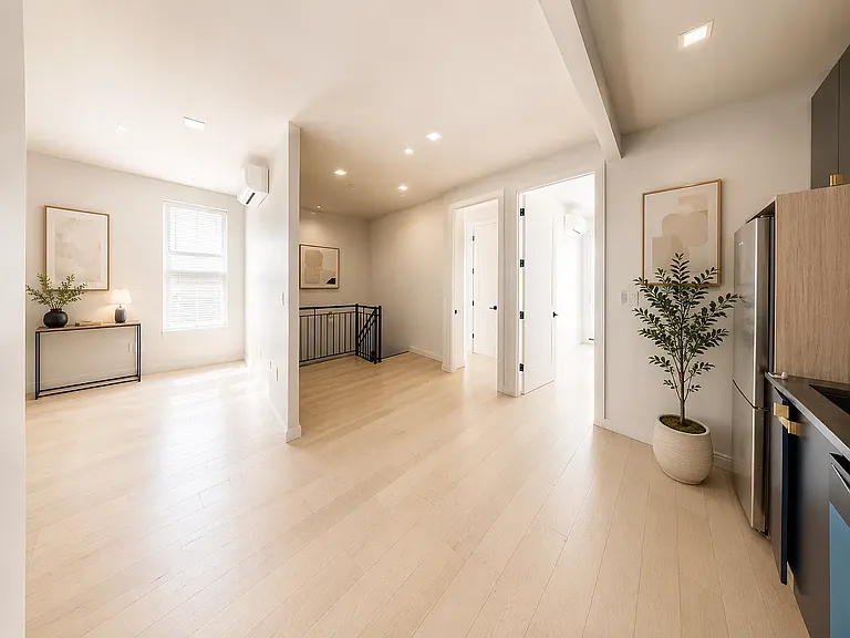 978 Kent Ave #1D — Photo 5