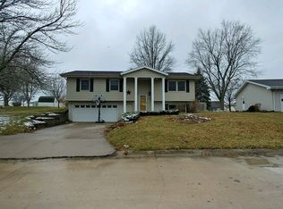 203 Ridge Rd, Williamsburg, IA 52361