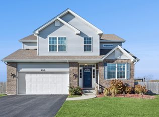 998 Garnet Ln, Montgomery, IL