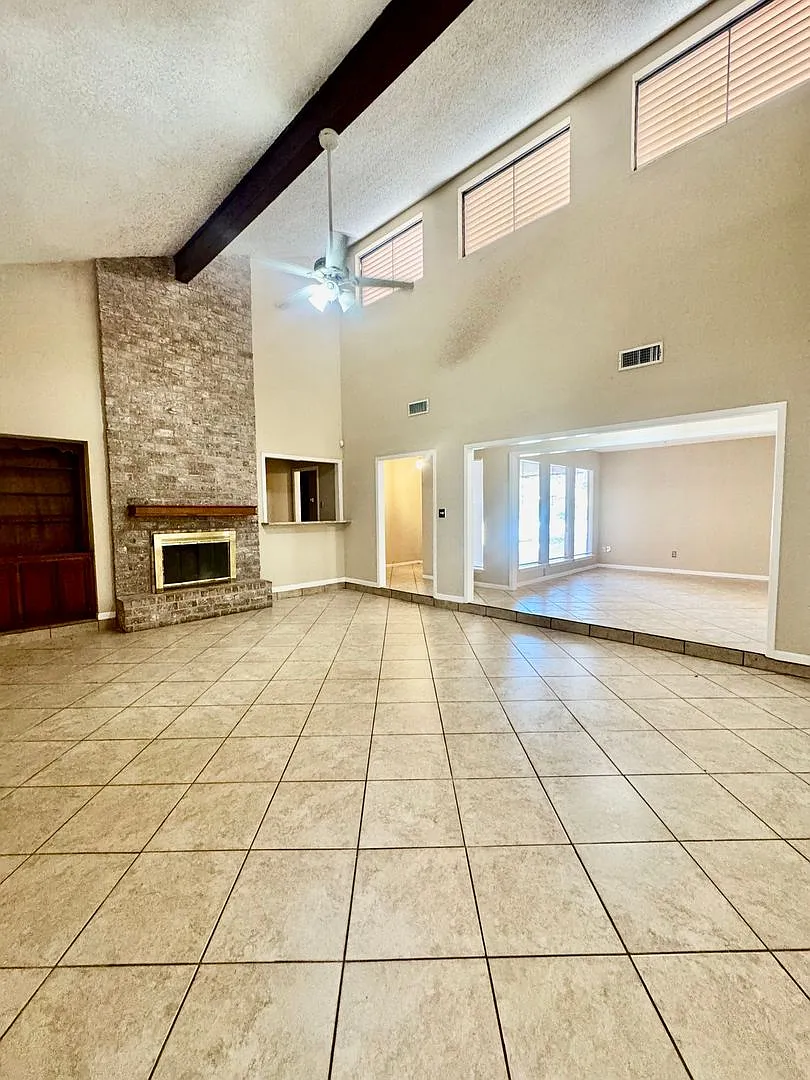 3 Bedroom | 2 Bathroom | 2-Car Garage Home--Prime Location on Southside — Photo 2