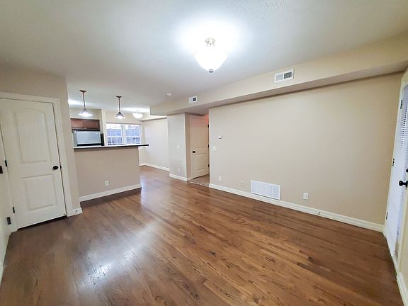 5th image of 814 S 38th St #3-B900