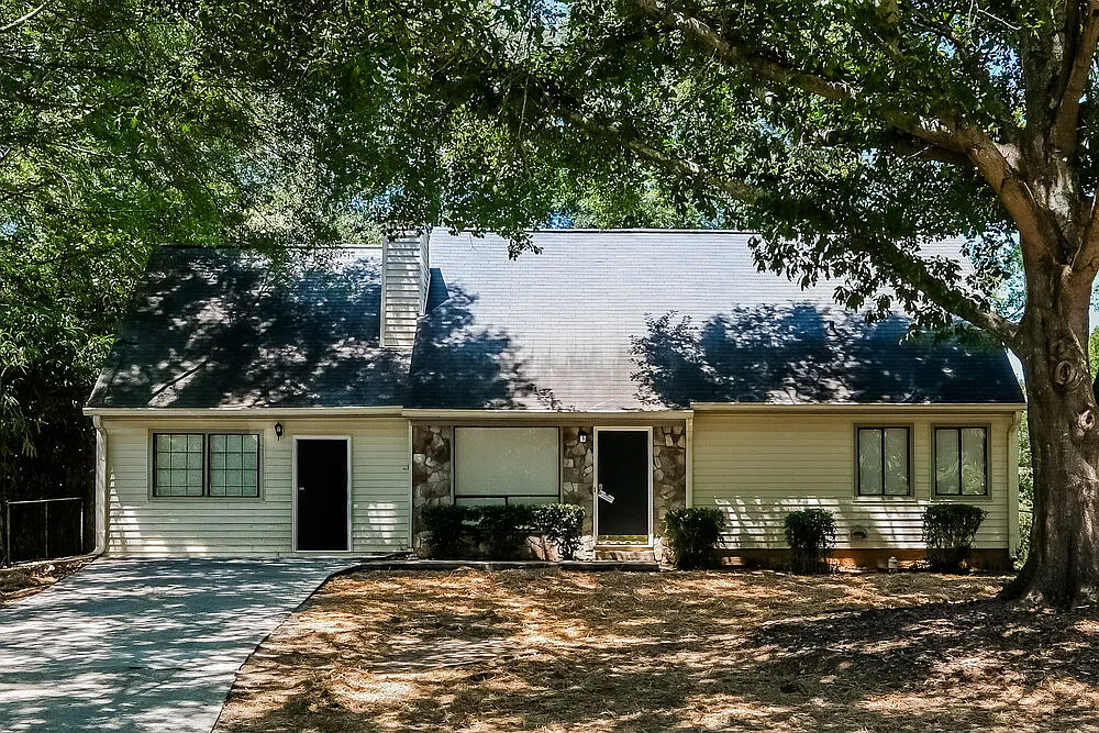 4 bed, 2.0 bath, 1766 sqft, $2,075 — Photo 1