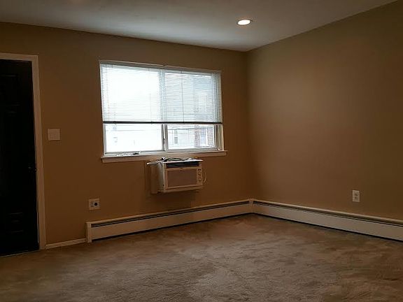 4th image of 2271 43rd St #2