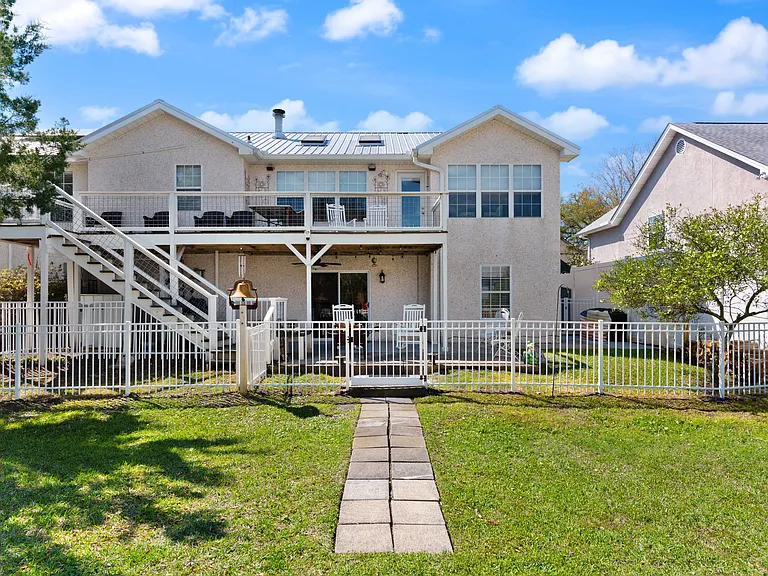 111 Thompson Cv #B — Photo 4