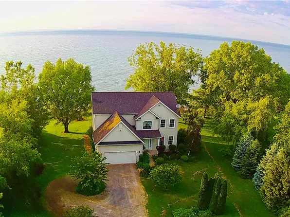 2949 W Lake Rd, Wilson, NY 14172
