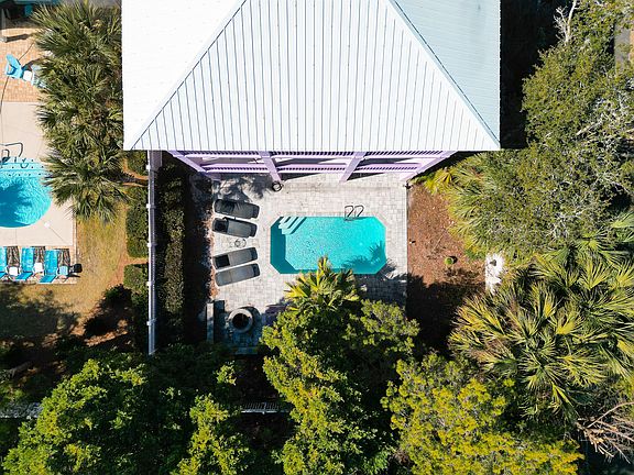 3rd image of 15 Beach Walk Ln