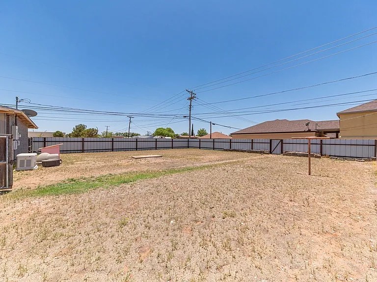 2901 Nabors Ln — Photo 12