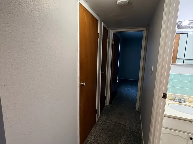 919 W Crestwood Dr — Photo 5