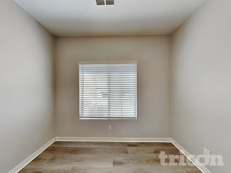 504 W Beautiful Ln — Photo 6