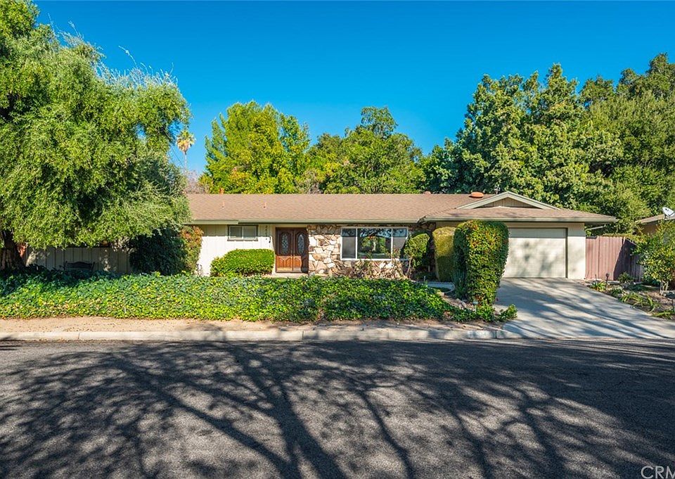 1st image of 26034 E Edgemont Dr