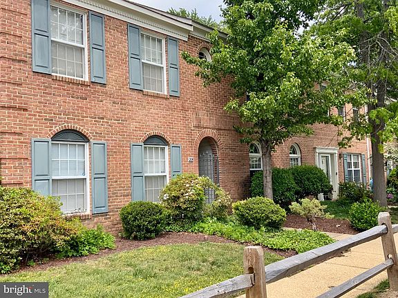 4th image of 205 Heather Ct