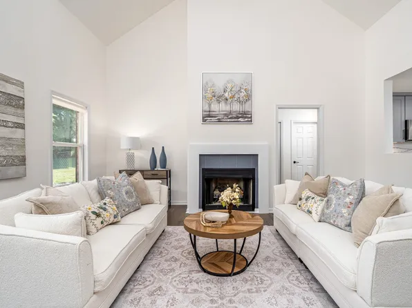 1412 Iron Bridge Rd, Columbia, TN 38401