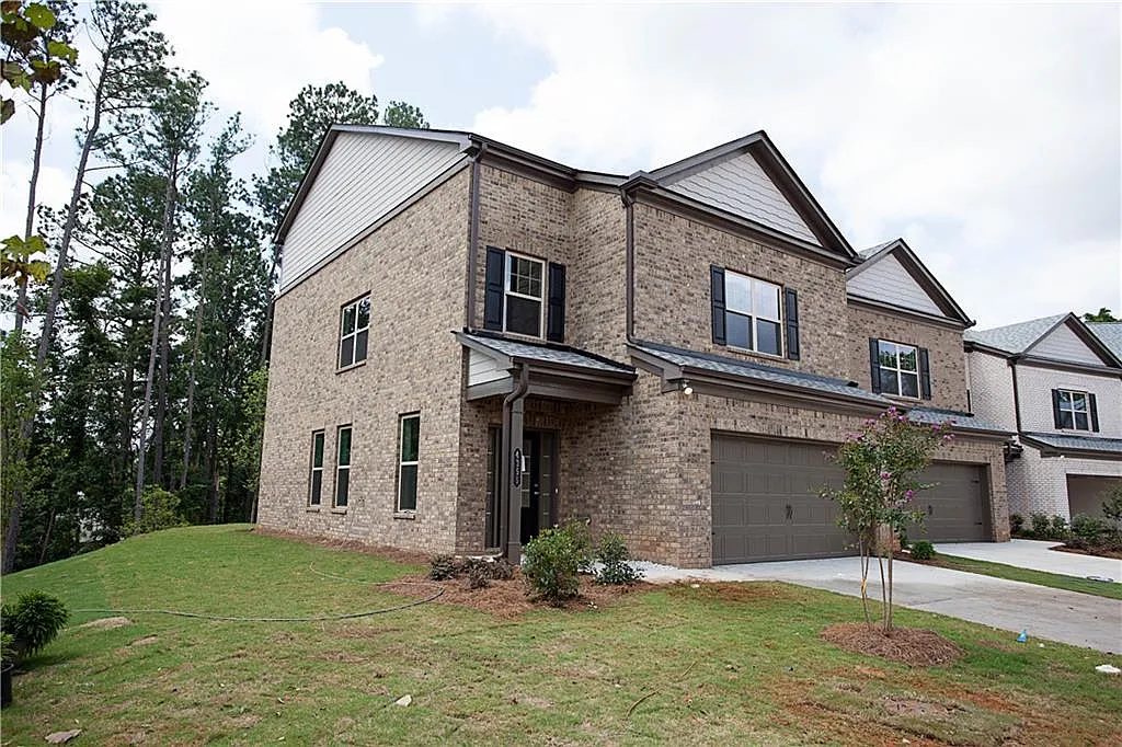 4 bed, 3.5 bath, 2800 sqft, $2,900 — Photo 2