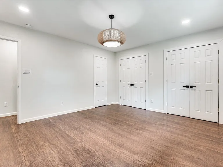 1318 E Windsor Dr — Photo 17