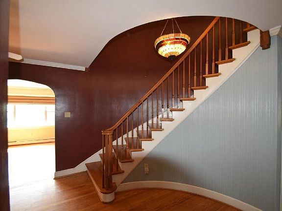 3rd image of 2832 Cumberland St NW
