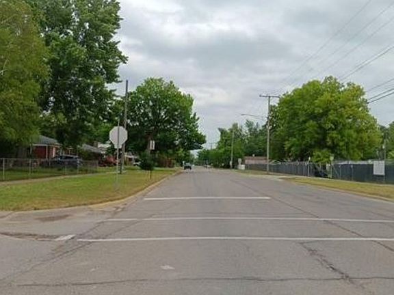 Exterior Neighborhood (street photo)