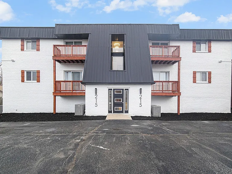 215 East St #3 — Photo 1
