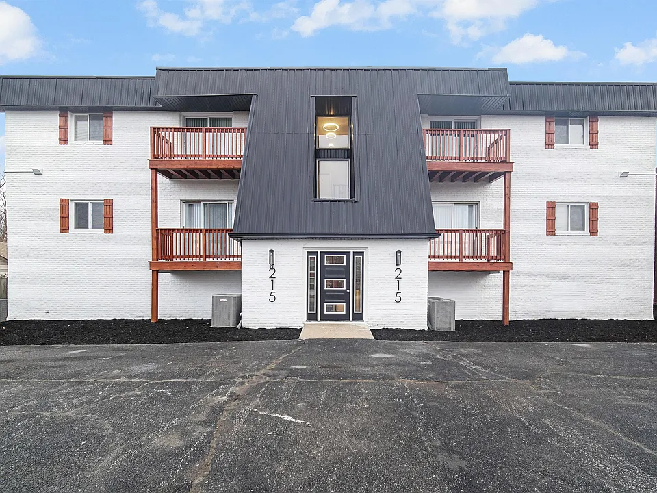215 East St #3