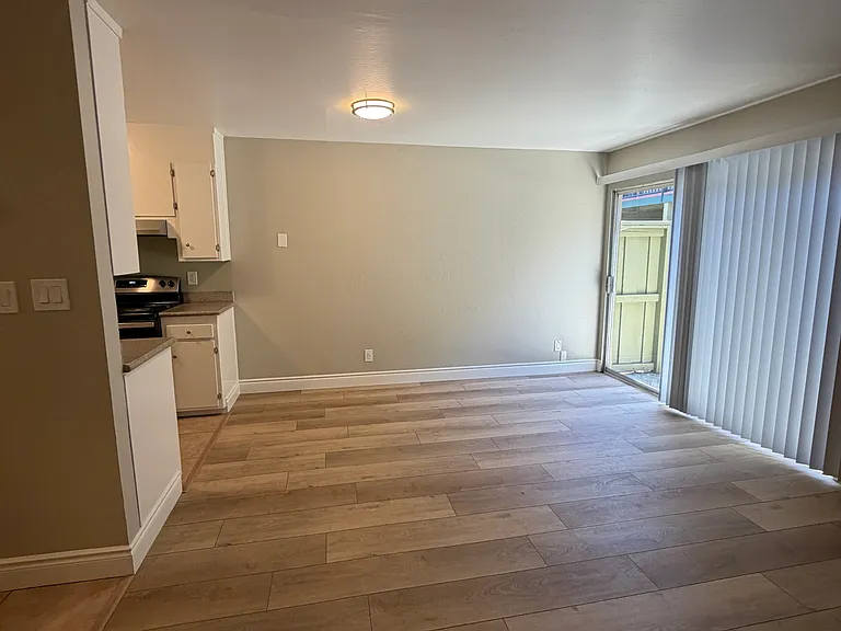 2124 90th Ave #3 — Photo 5