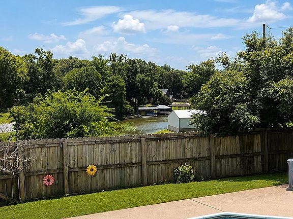 2nd image of 220 Riverhaven Dr