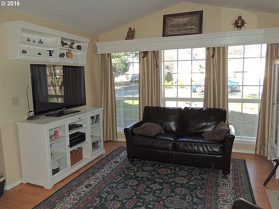 3rd image of 13713 NE 83rd Cir