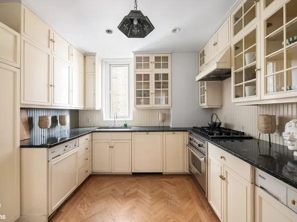 1120 Park Avenue image 5 of 11