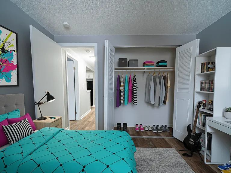 Lincoln Square Apartments — Photo 6