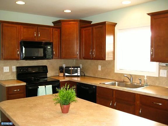 4th image of 206 White Oak Dr