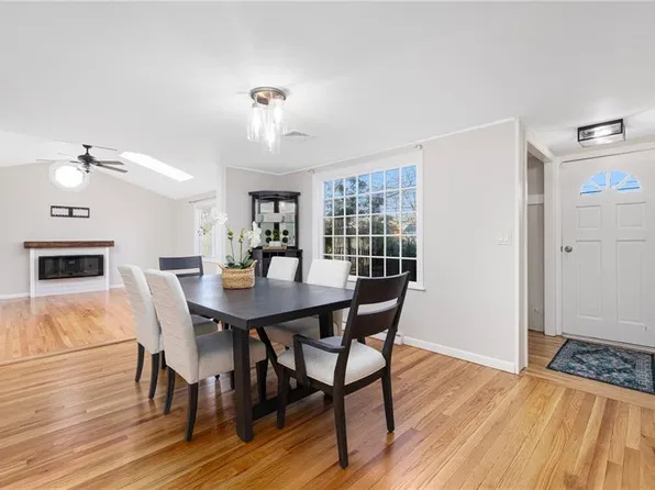 169 Bartlett Dr, Warwick, RI 02886